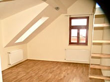 Pronájem bytu 1+1 40 m² (Podkrovní)